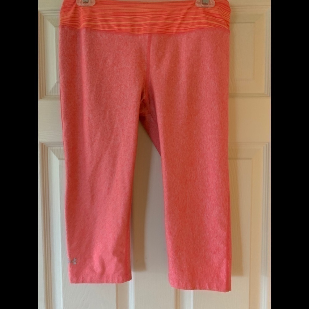 Under Armour Capri style workout pants sz M
